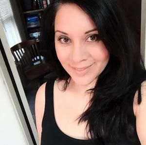 Meet your Posher, Yesenia